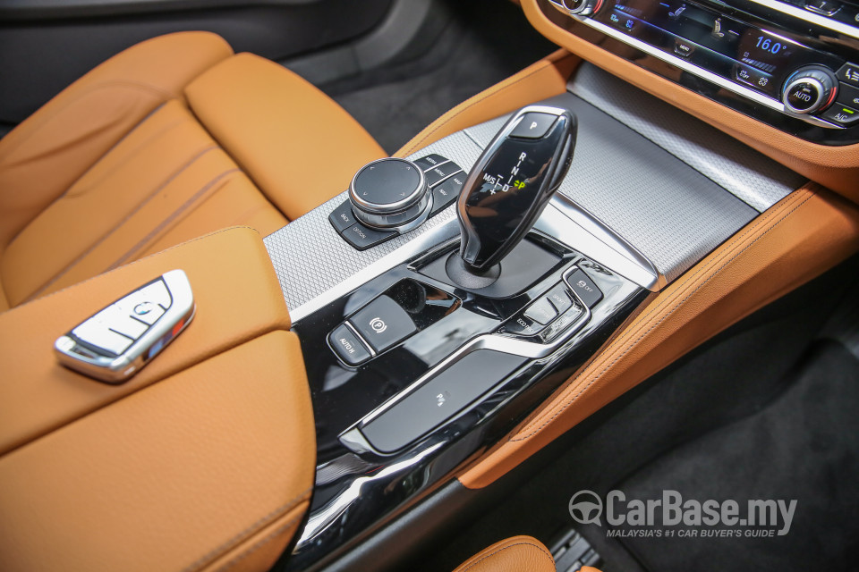 BMW 5 Series G30 (2017) Interior