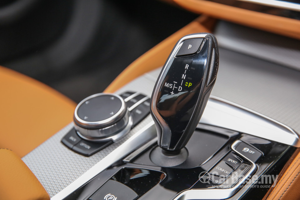 BMW 5 Series G30 (2017) Interior