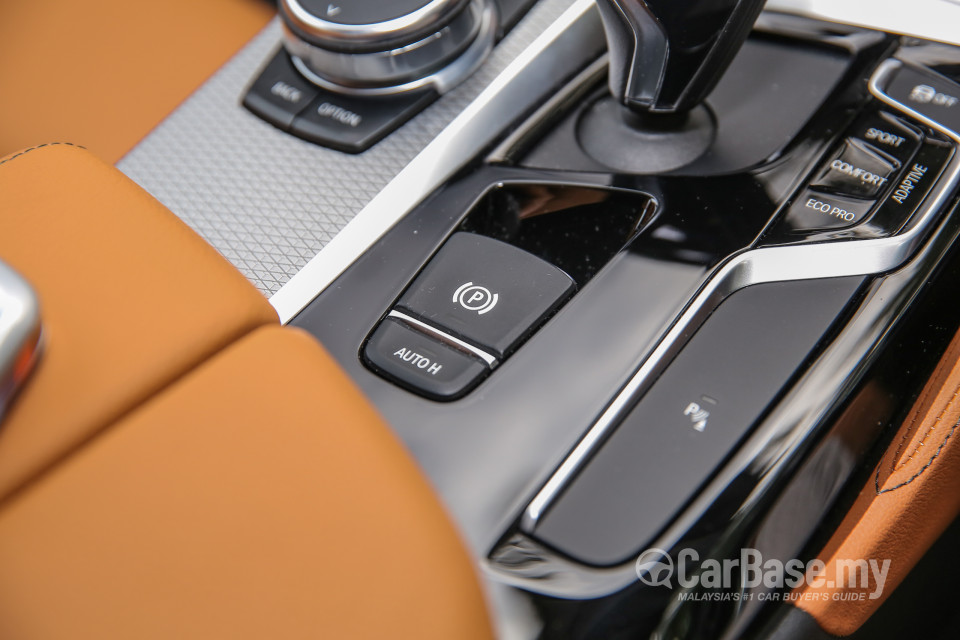 BMW 5 Series G30 (2017) Interior
