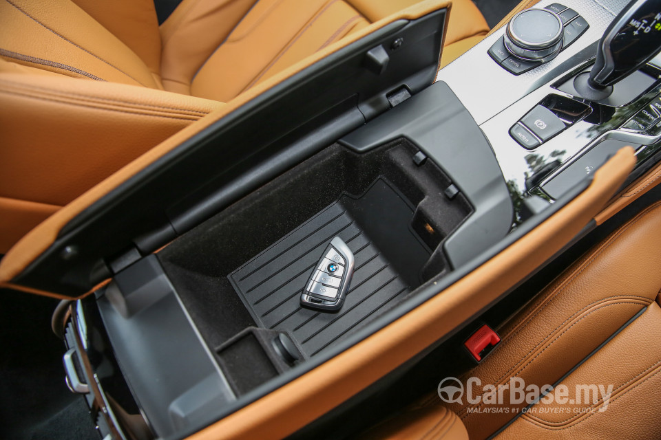 BMW 5 Series G30 (2017) Interior