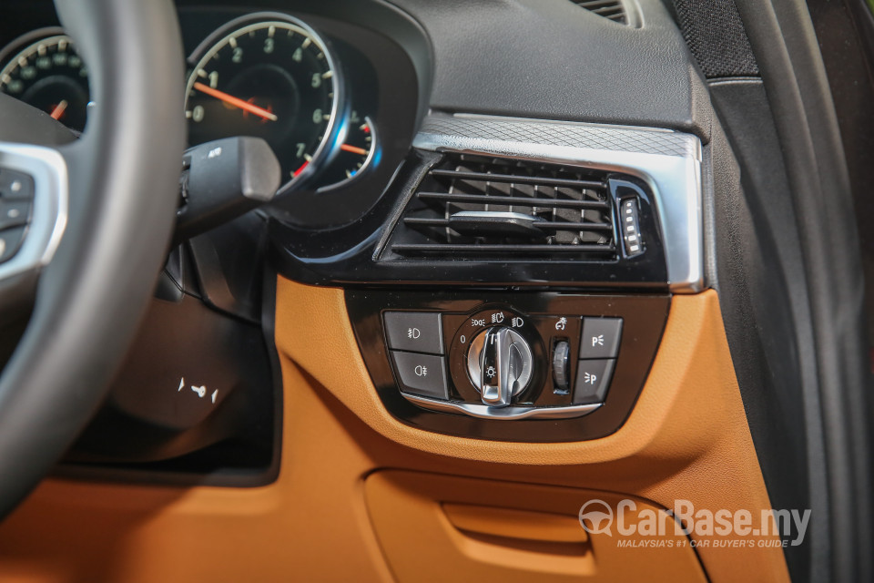 BMW 5 Series G30 (2017) Interior