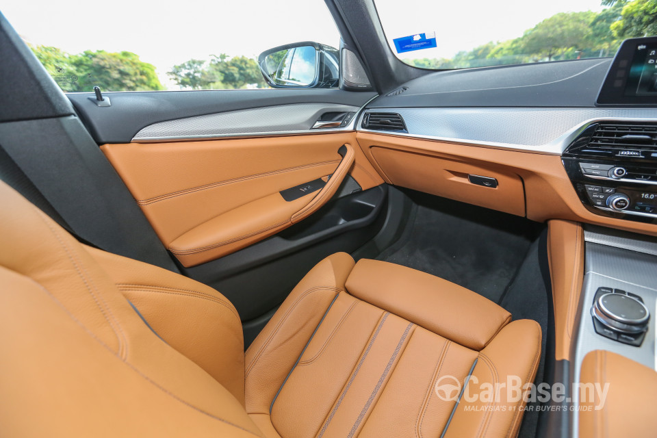 BMW 5 Series G30 (2017) Interior