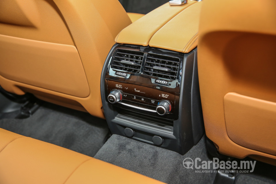 BMW 5 Series G30 (2017) Interior