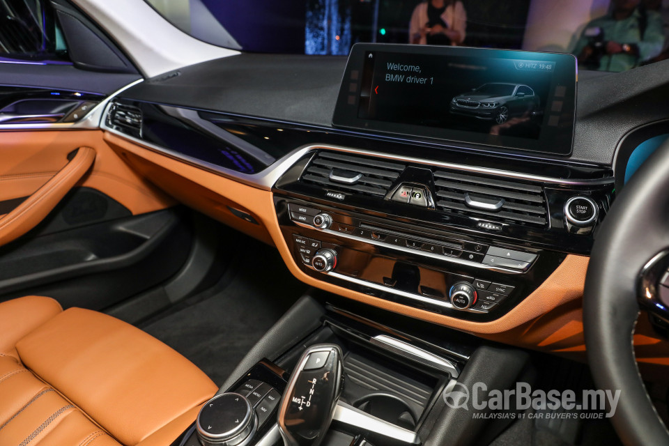BMW 5 Series G30 (2017) Interior