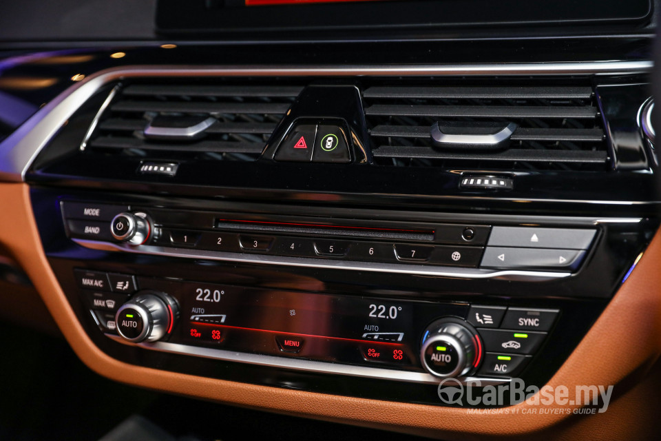 BMW 5 Series G30 (2017) Interior