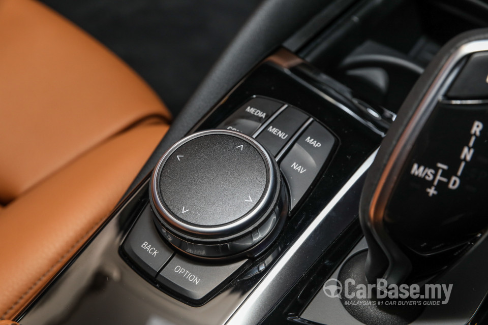 BMW 5 Series G30 (2017) Interior