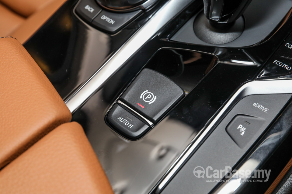 BMW 5 Series G30 (2017) Interior