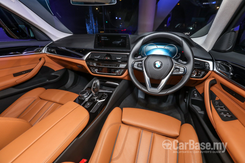 BMW 5 Series G30 (2017) Interior
