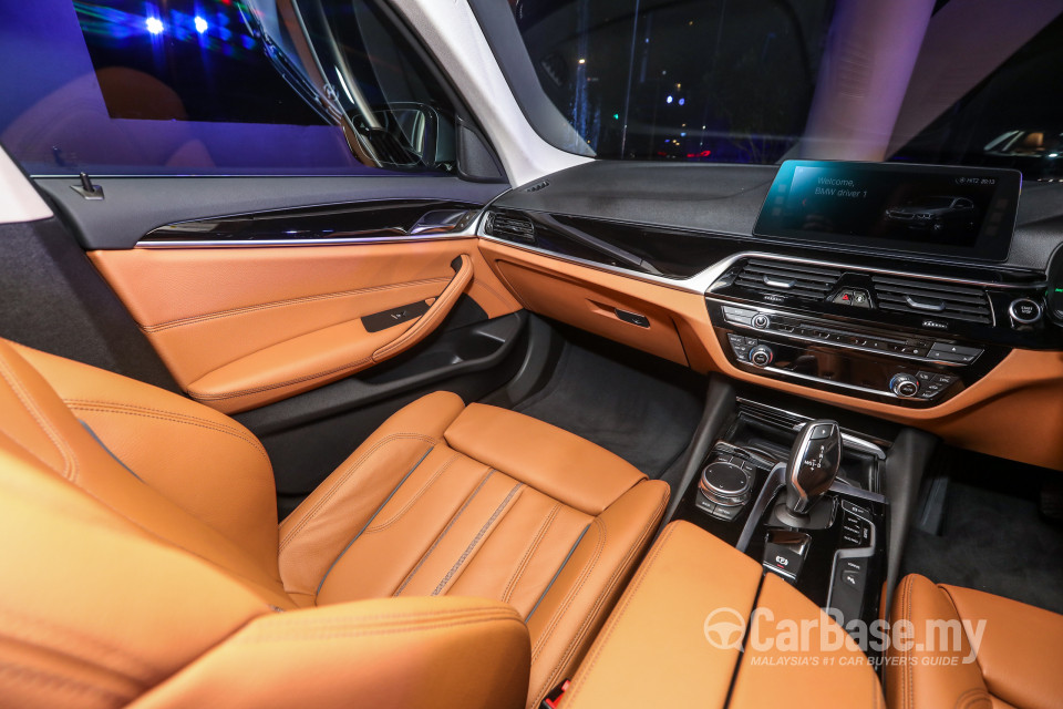 BMW 5 Series G30 (2017) Interior
