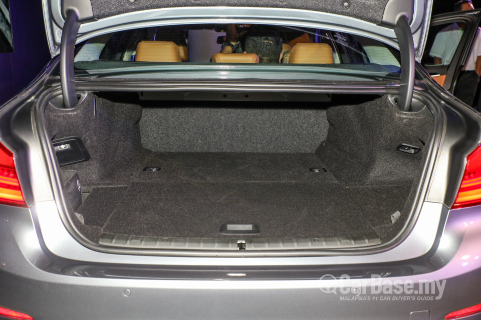 BMW 5 Series G30 (2017) Interior