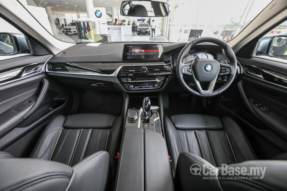 BMW 5 Series G30 (2017) Interior