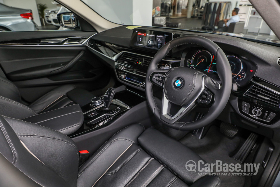 BMW 5 Series G30 (2017) Interior