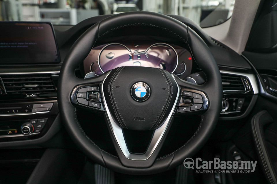 BMW 5 Series G30 (2017) Interior