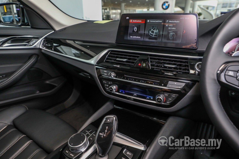 BMW 5 Series G30 (2017) Interior