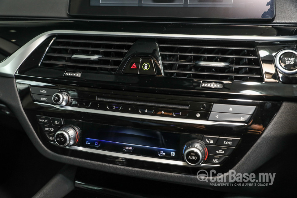 BMW 5 Series G30 (2017) Interior