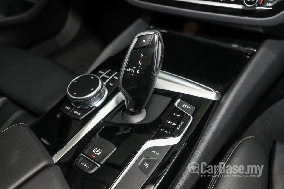 BMW 5 Series G30 (2017) Interior