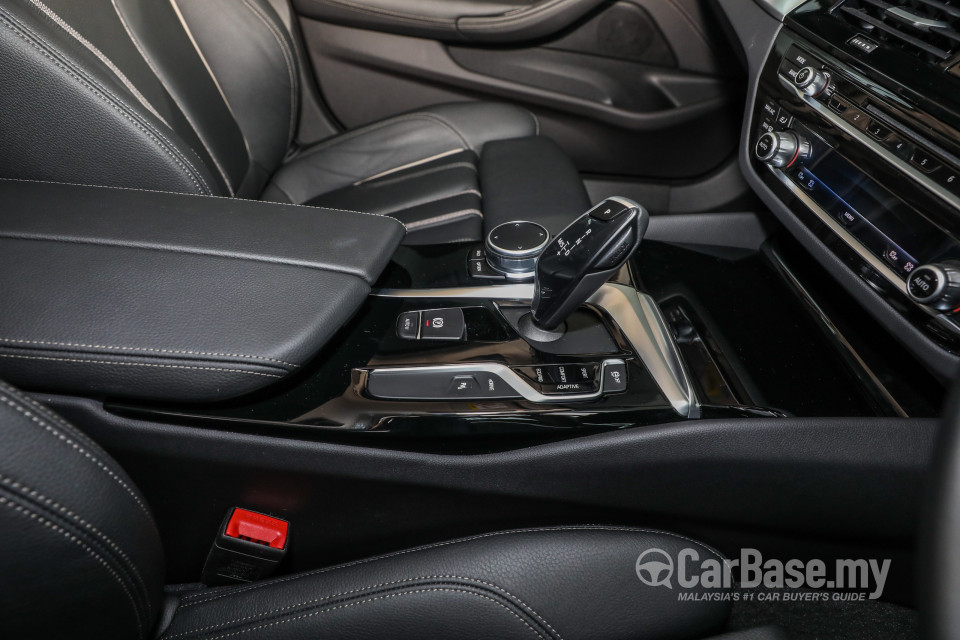 BMW 5 Series G30 (2017) Interior