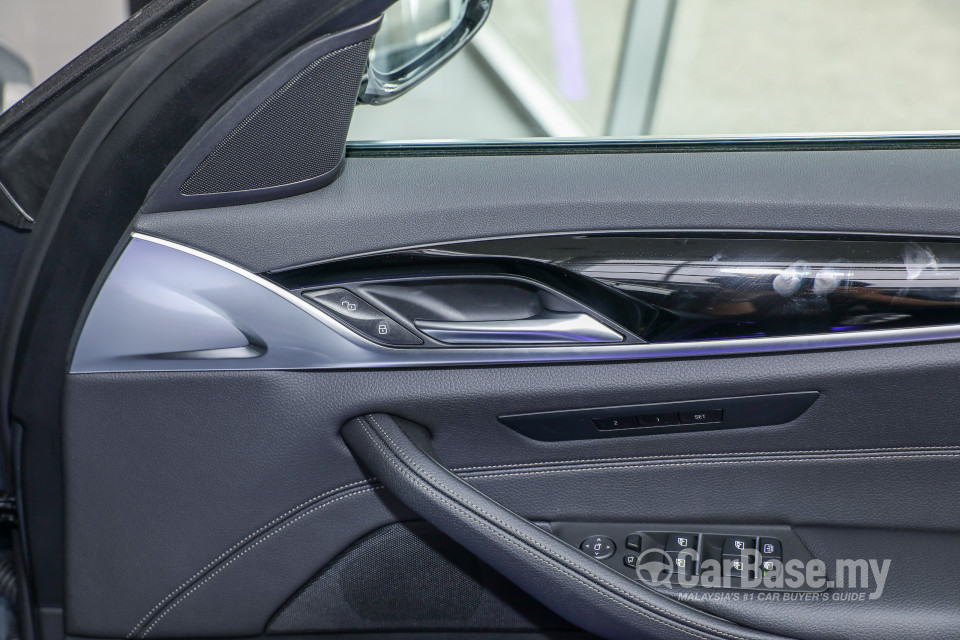 BMW 5 Series G30 (2017) Interior