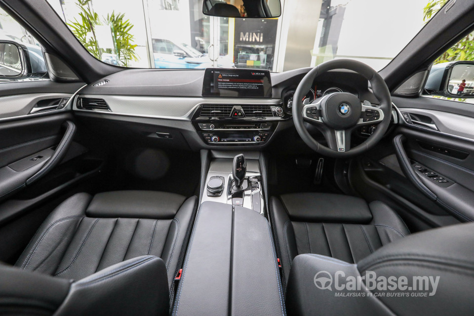 BMW 5 Series G30 (2017) Interior