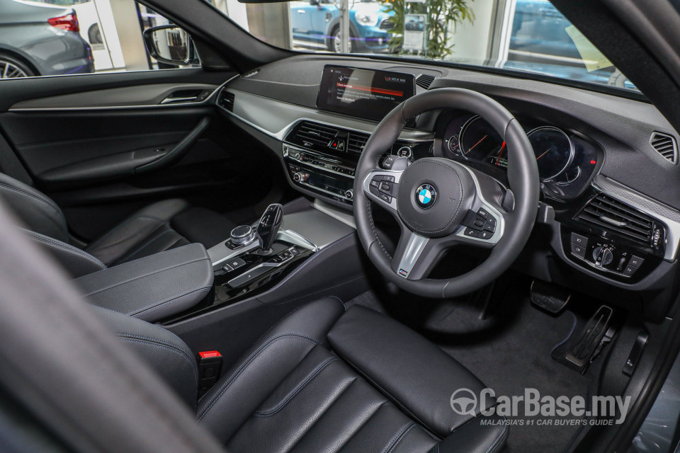 BMW 5 Series G30 (2017) Interior