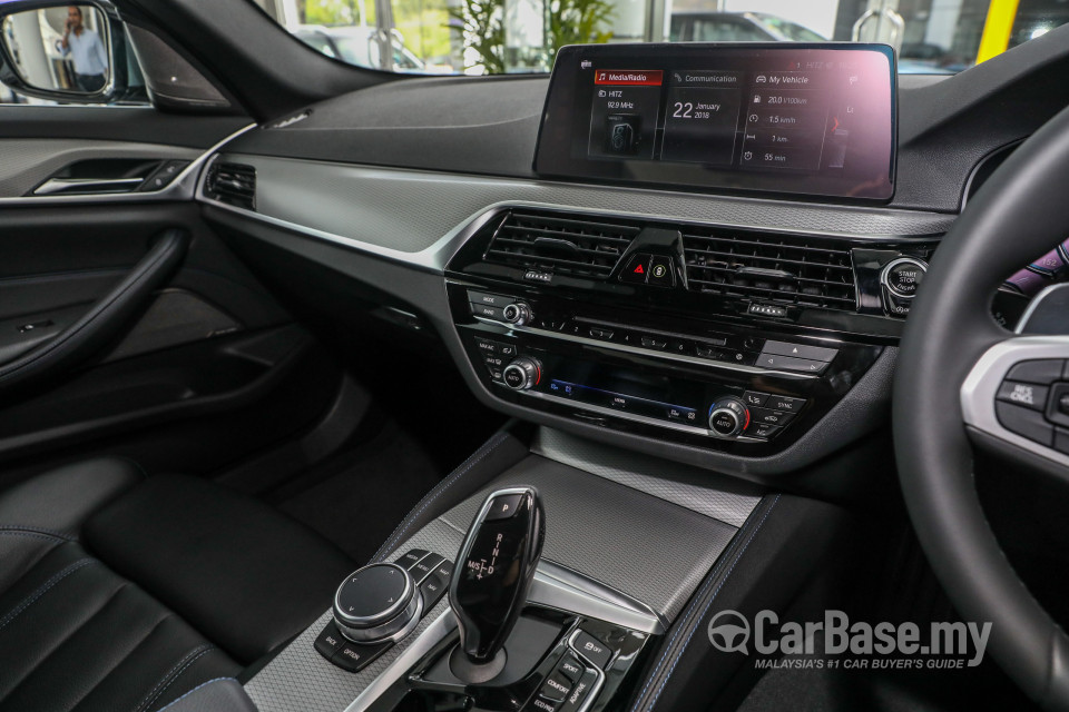 BMW 5 Series G30 (2017) Interior