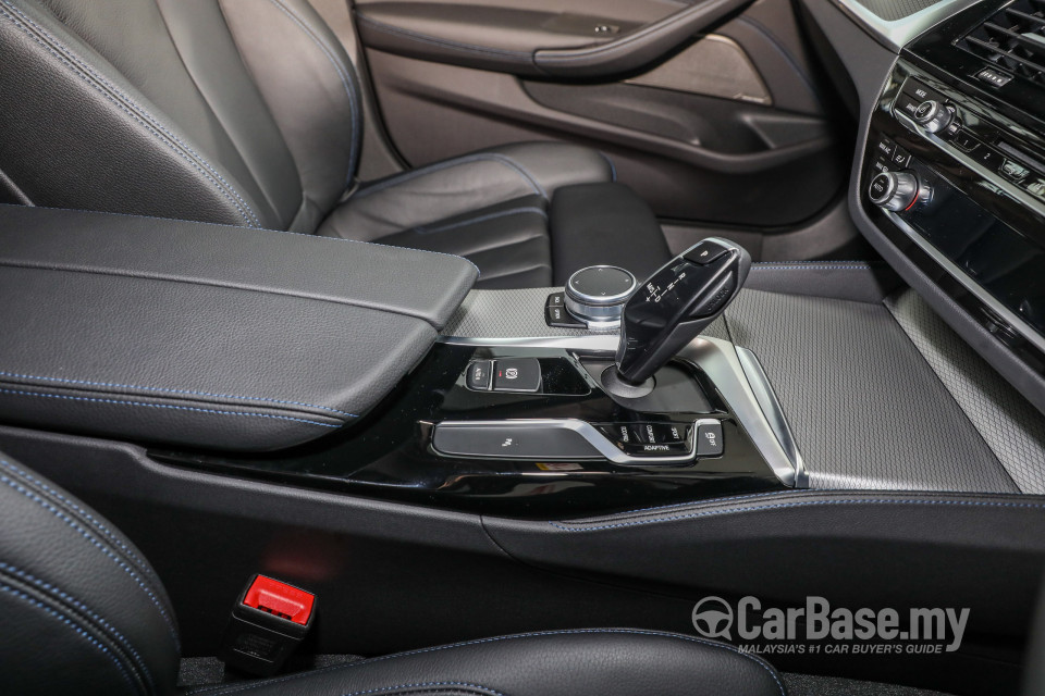 BMW 5 Series G30 (2017) Interior
