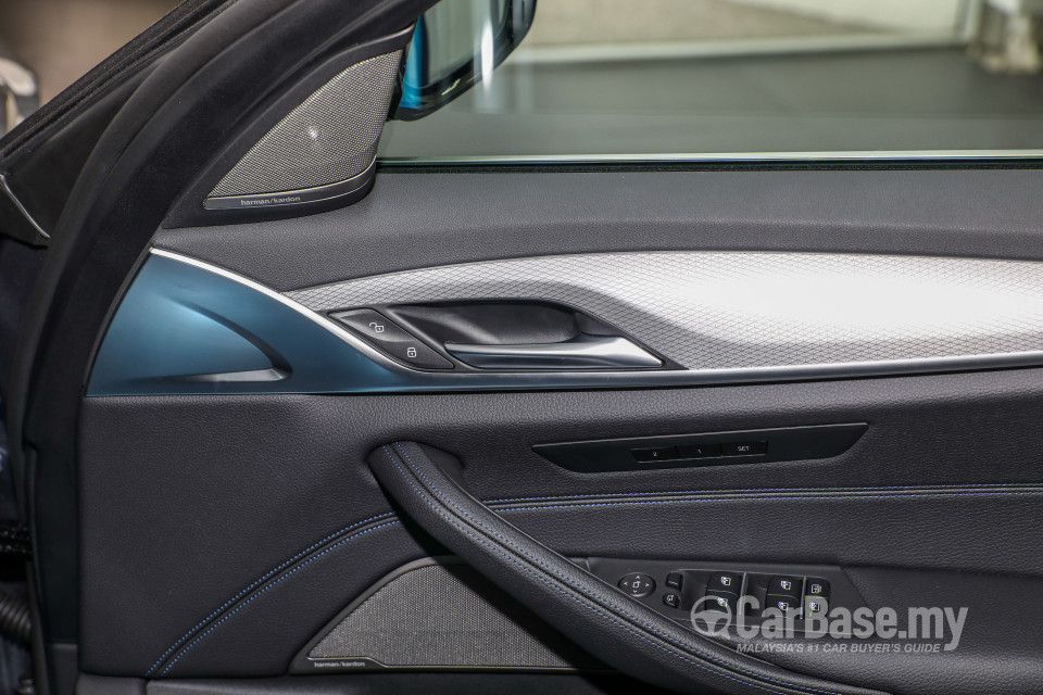 BMW 5 Series G30 (2017) Interior