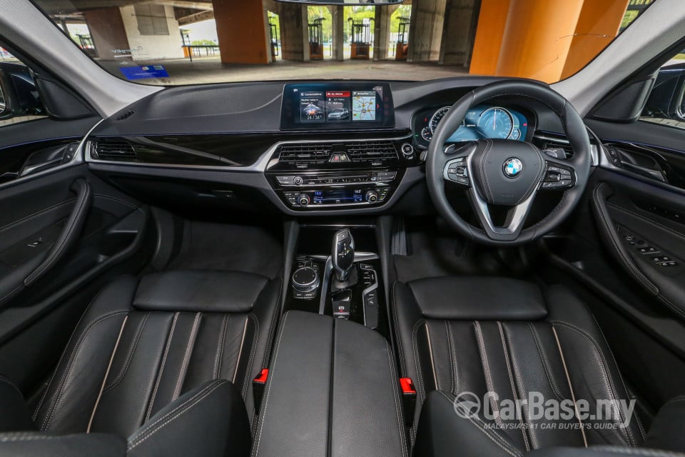 BMW 5 Series G30 (2017) Interior