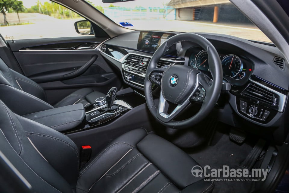 BMW 5 Series G30 (2017) Interior