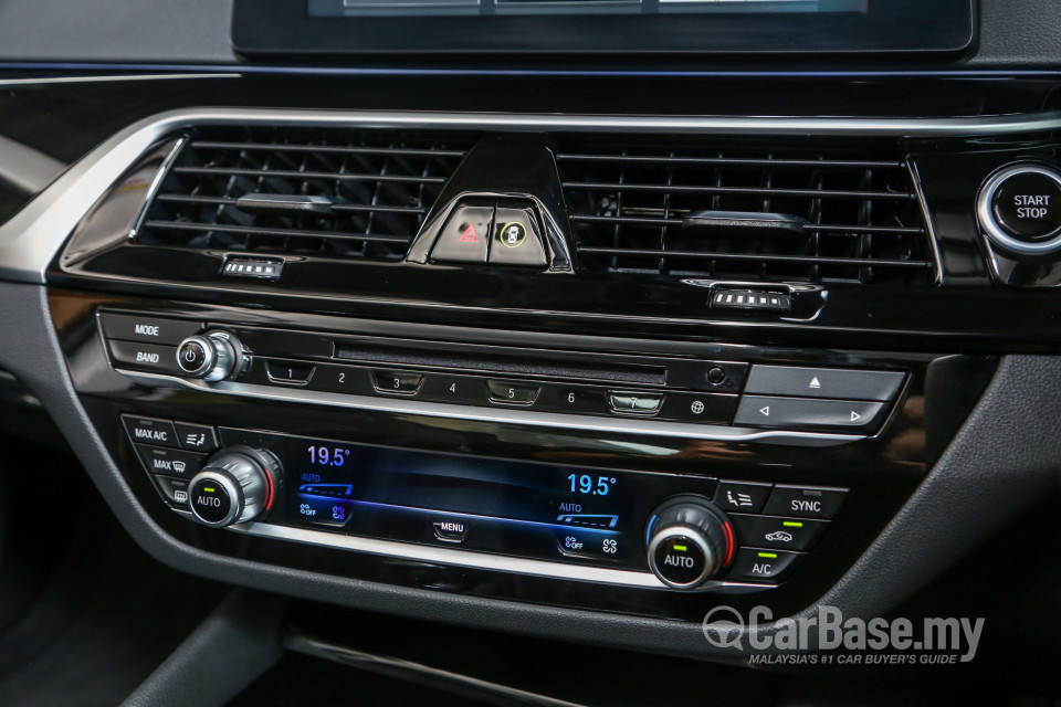 BMW 5 Series G30 (2017) Interior