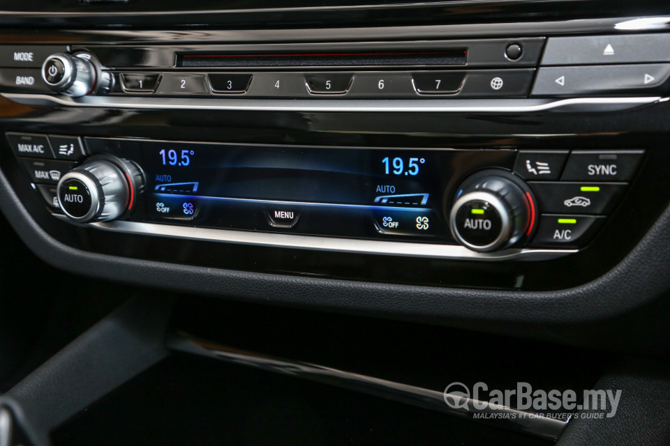 BMW 5 Series G30 (2017) Interior
