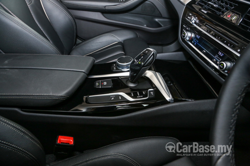 BMW 5 Series G30 (2017) Interior