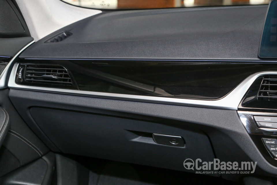 BMW 5 Series G30 (2017) Interior