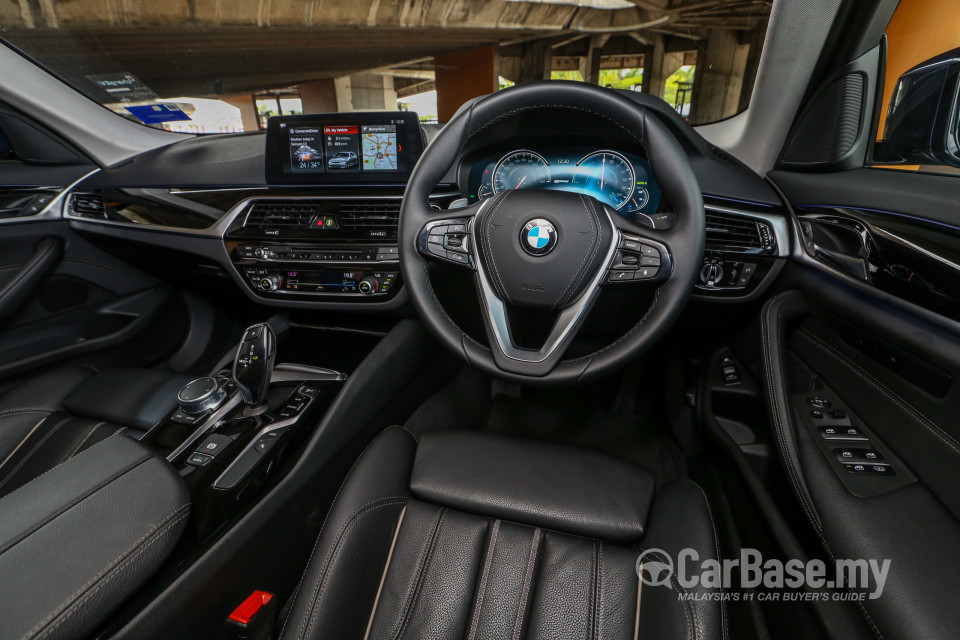BMW 5 Series G30 (2017) Interior