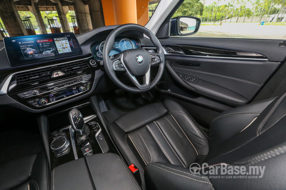 BMW 5 Series G30 (2017) Interior