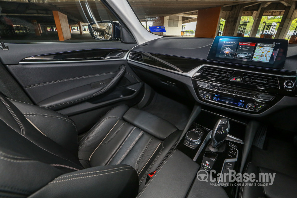 BMW 5 Series G30 (2017) Interior