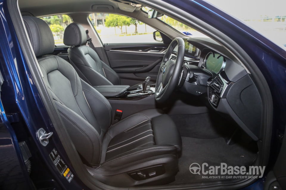 BMW 5 Series G30 (2017) Interior