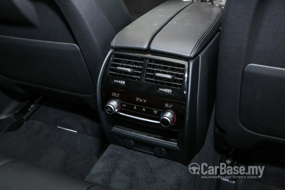 BMW 5 Series G30 (2017) Interior