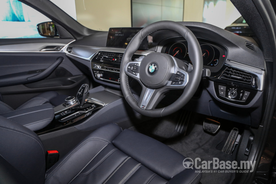 BMW 5 Series G30 (2017) Interior