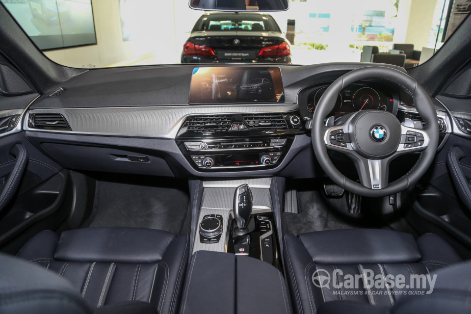 BMW 5 Series G30 (2017) Interior