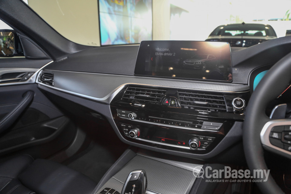 BMW 5 Series G30 (2017) Interior