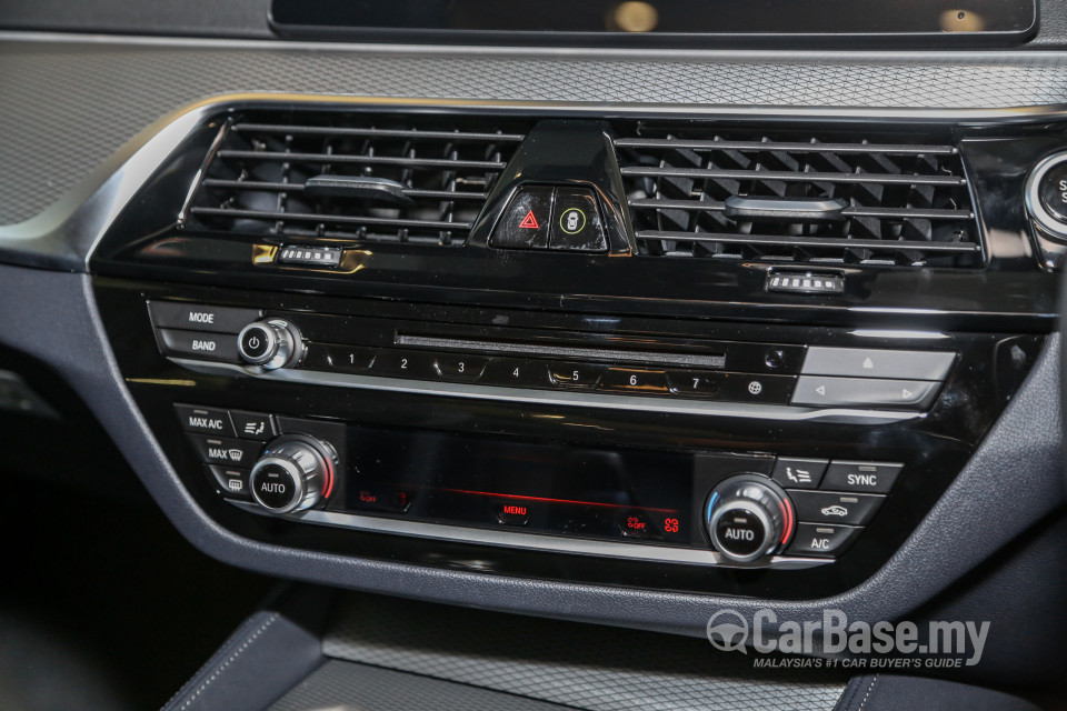 BMW 5 Series G30 (2017) Interior