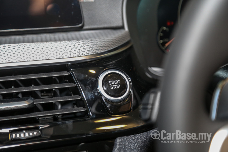 BMW 5 Series G30 (2017) Interior