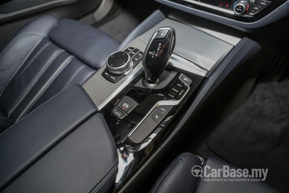 BMW 5 Series G30 (2017) Interior