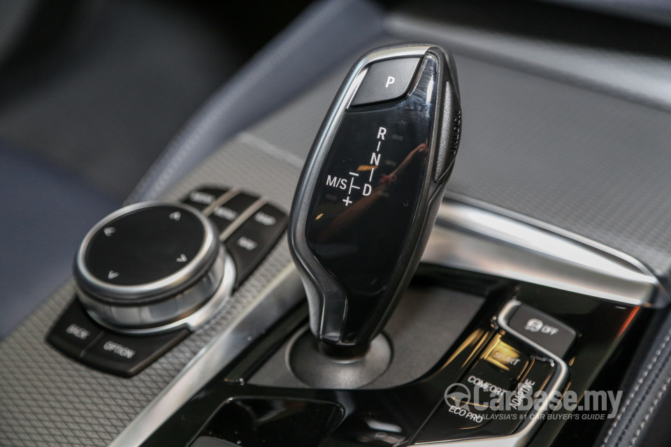 BMW 5 Series G30 (2017) Interior