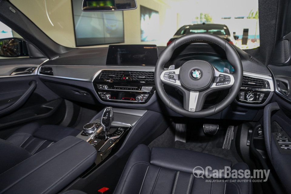 BMW 5 Series G30 (2017) Interior