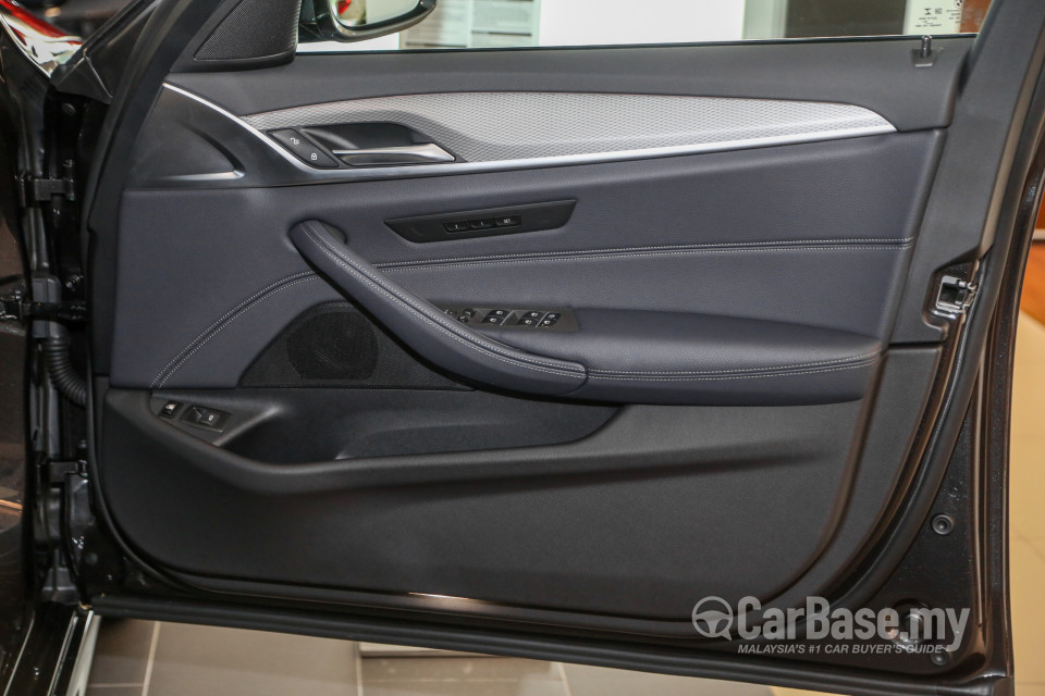 BMW 5 Series G30 (2017) Interior