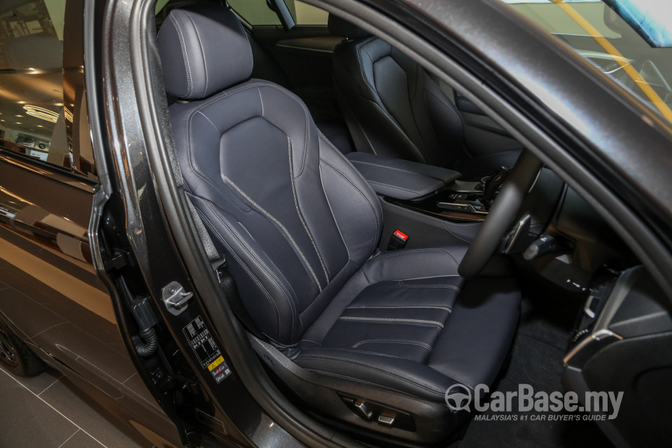 BMW 5 Series G30 (2017) Interior