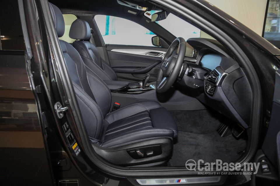 BMW 5 Series G30 (2017) Interior