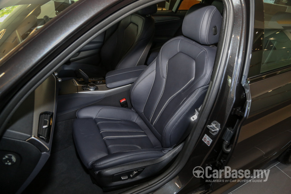 BMW 5 Series G30 (2017) Interior